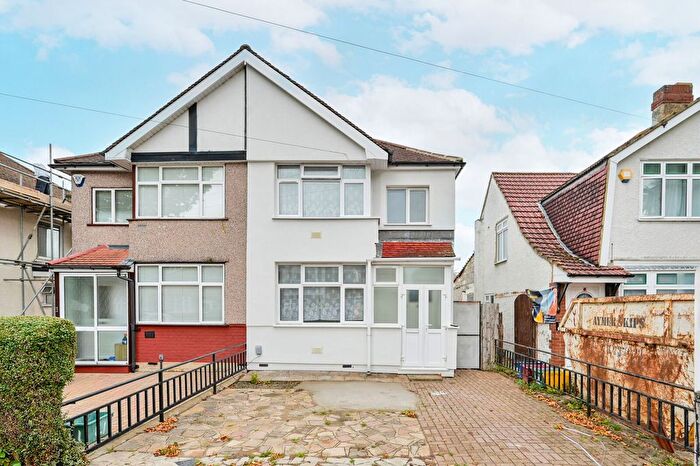 3 Bedroom Semi-Detached House For Sale In The Drive, Feltham, Feltham, TW14