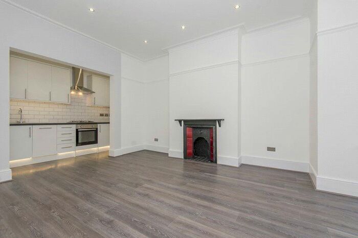 2 Bedroom Flat To Rent In Onslow Gardens, Muswell Hill, London, N10