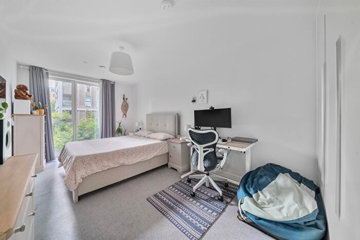 2 Bedroom Apartment For Sale In Heygate Street, London, SE17