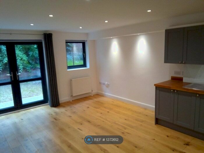 2 Bedroom Flat To Rent In Bond House, Beeston, Nottingham, NG9