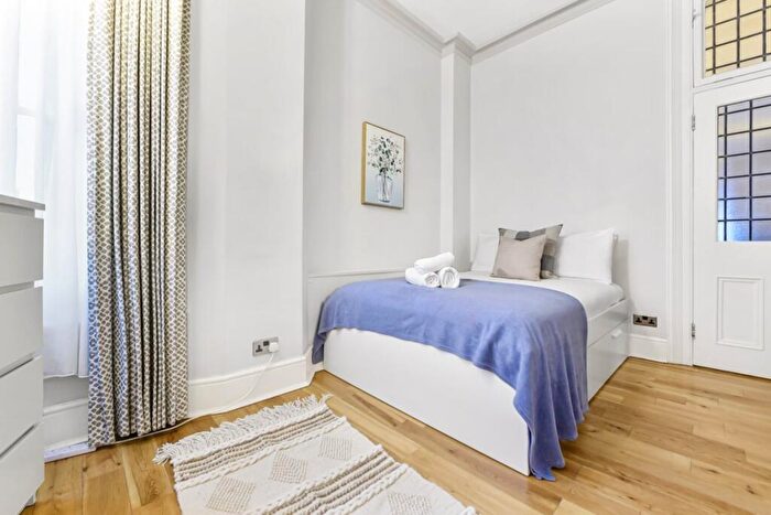 4 Bedroom Apartment To Rent In Hyde Park Mansions, Transept Street, Marylebone, NW1