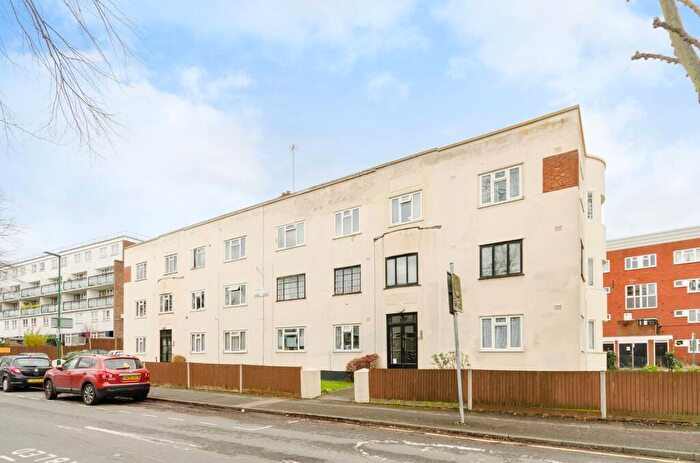 2 Bedroom Flat To Rent In Benhill Wood Road, Sutton, SM1