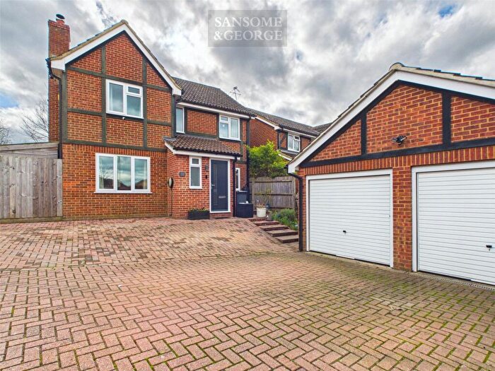 4 Bedroom Detached House For Sale In Warblington Close, Tadley, Hants, RG26