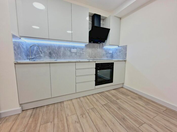 2 Bedroom Flat To Rent In Chatsworth Road, London, E5