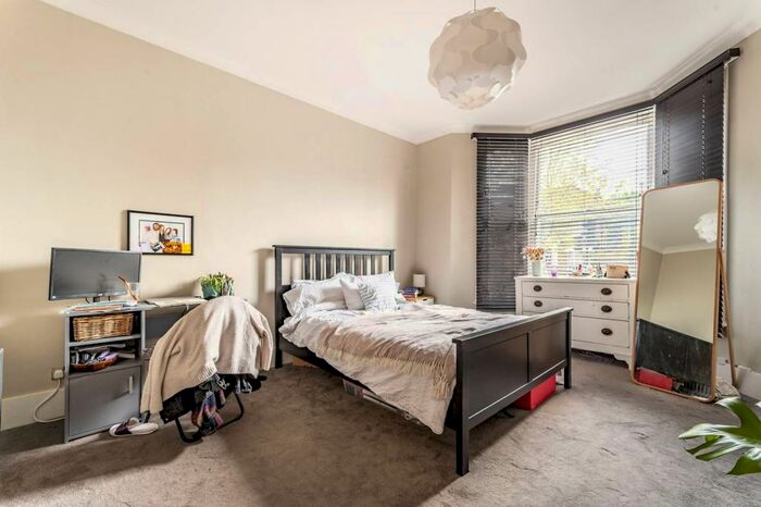 1 Bedroom Flat To Rent In Barry Road, East Dulwich, London, SE22