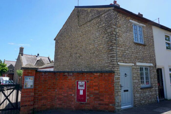 2 Bedroom Cottage To Rent In West Street, Olney, MK46