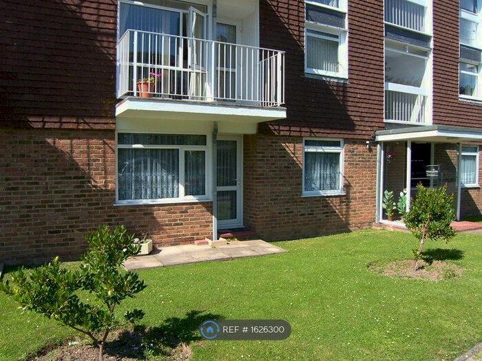 2 Bedroom Flat To Rent In Dorchester Gardens, Worthing, BN11