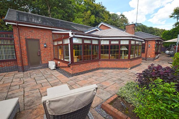 5 Bedroom Detached Bungalow For Sale In Hall Drive, Alkrington, Middleton, M24