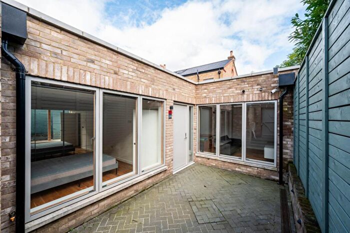 1 Bedroom Detached House For Sale In Ravensbourne Road, Catford, London, SE6