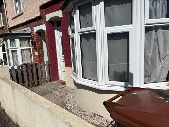 2 Bedroom Terraced House To Rent In Rochester Street, ME4
