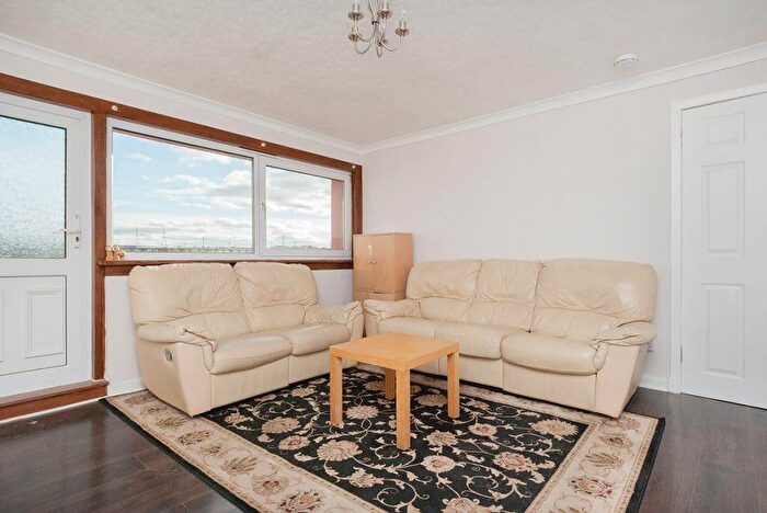 2 Bedroom Flat To Rent In L Southhouse Crescent, Edinburgh, EH17