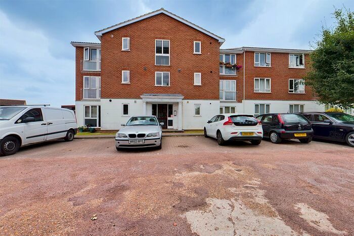 2 Bedroom Flat To Rent In Aylsham Drive, Ickenham, Uxbridge, UB10