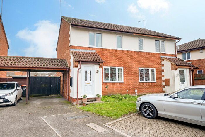 3 Bedroom Semi Detached House For Sale In Omega Court, Leighton Buzzard, LU7