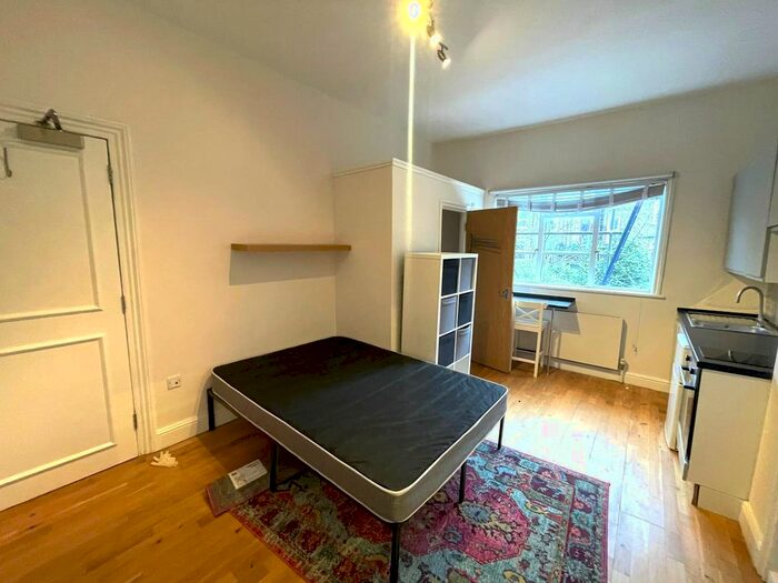 Studio To Rent In Finsbury Park Road, Finsbury Park, N4