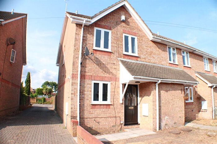3 Bedroom End Of Terrace House To Rent In Obelisk Road, Woolston, Southampton, SO19
