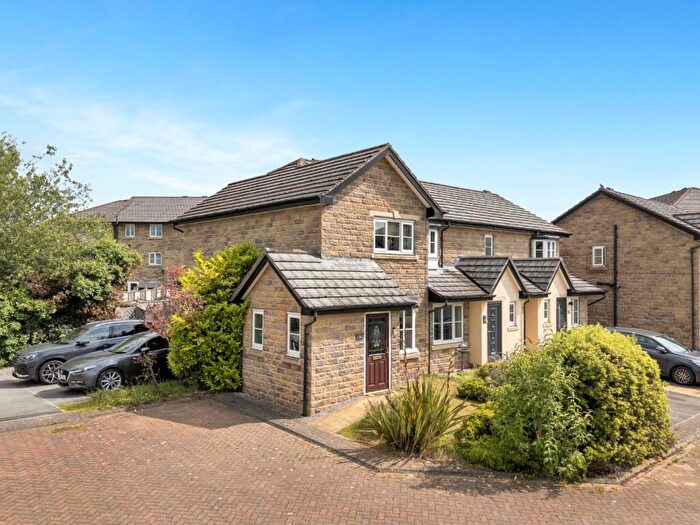 2 Bedroom End Of Terrace House For Sale In Baildon Way, Skelmanthorpe, HD8