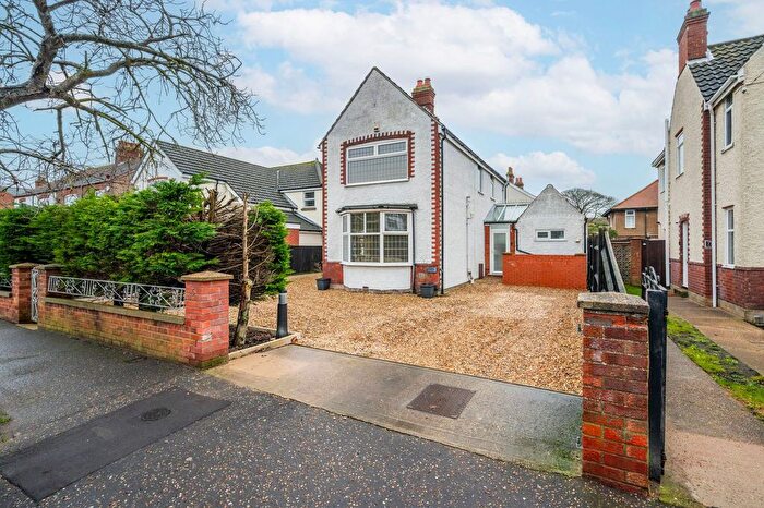 3 Bedroom Detached House For Sale In Balmoral Avenue, Great Yarmouth, NR30