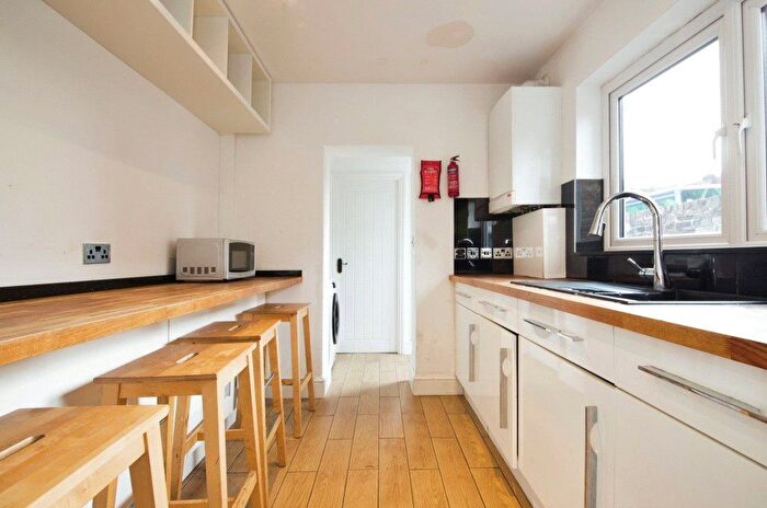 5 Bedroom End Terrace House To Rent In Adelaide Road, E10