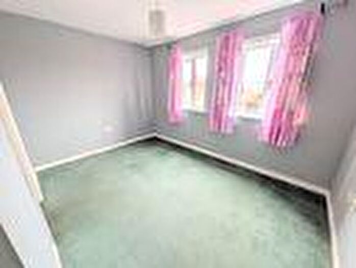 3 Bedroom Apartment For Sale In Queen Mary Road, Sheffield, South Yorkshire, S2