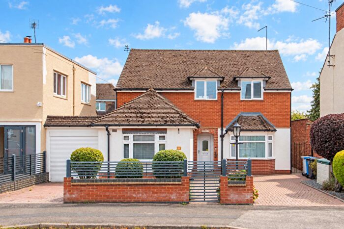 4 Bedroom Link Detached House For Sale In Britannia Road, Kettering, NN16