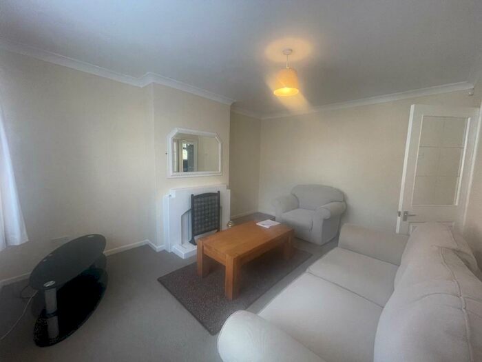 2 Bedroom Ground Maisonette To Rent In Clarendon Street, Earlsdon, Coventry, West Midlands, CV5