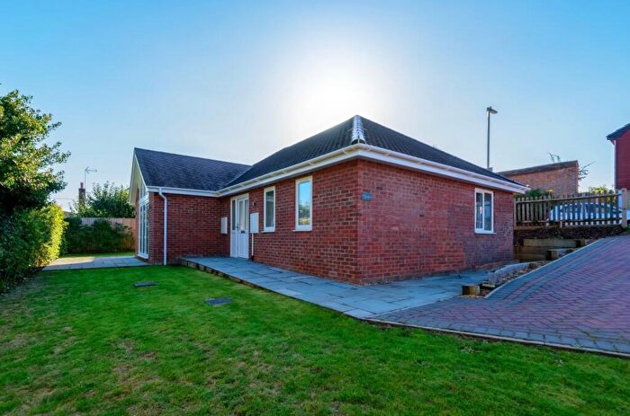 2 Bedroom Bungalow For Sale In Lansdowne Gardens, Romsey, Hampshire, SO51