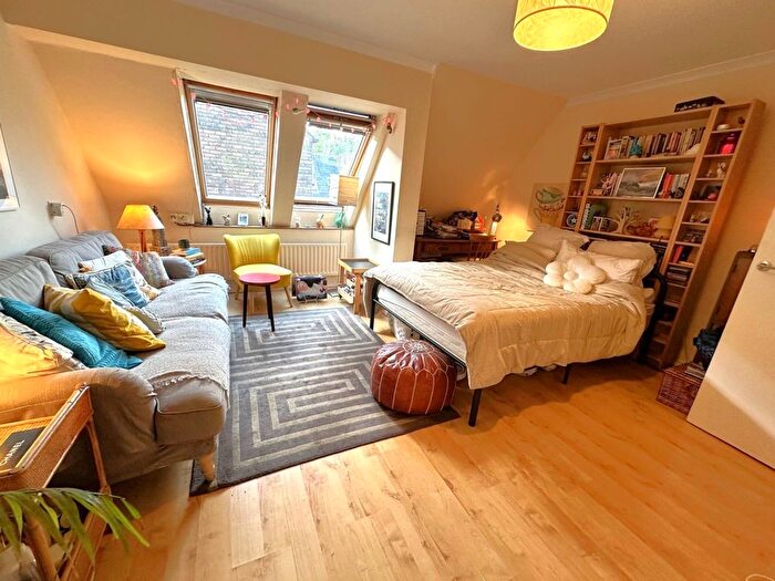 1 Bedroom Flat To Rent In Wood Lane, London, W12