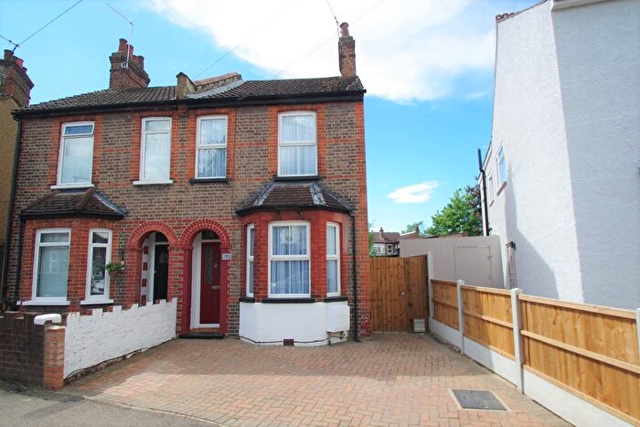 3 Bedroom Semi-Detached House To Rent In Sandringham Road, Watford, WD24