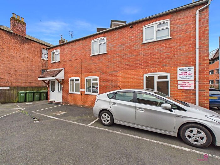 2 Bedroom Flat To Rent In Moreton Place, Worcester, WR1