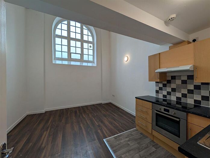 1 Bedroom Flat To Rent In Meyrick Street, Pembroke Dock, SA72