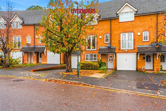 4 Bedroom Town House For Sale In Bascombe Grove, Crayford, Kent, DA1
