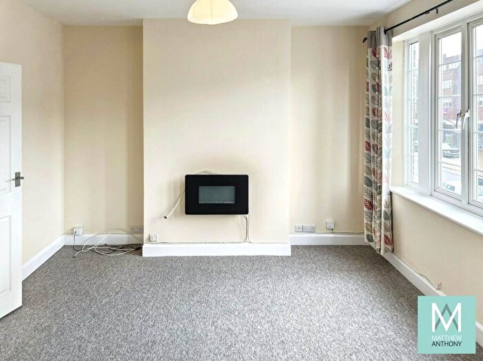 2 Bedroom Flat To Rent In Goring Road, Goring-By-Sea, BN12