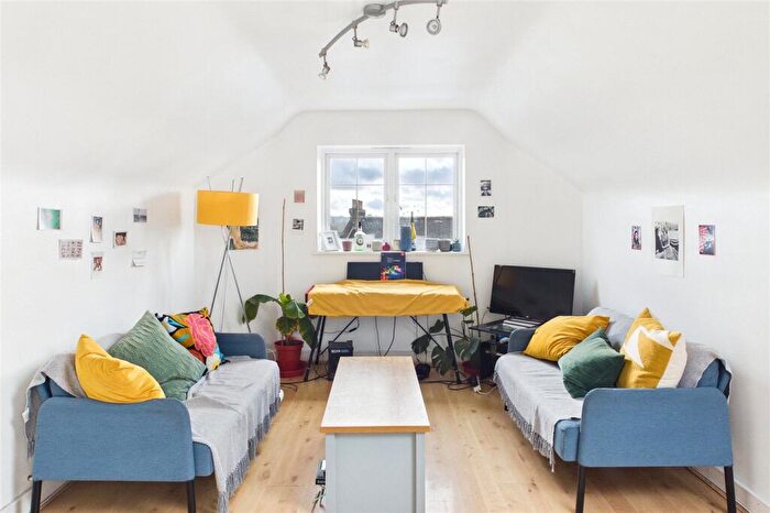 2 Bedroom Apartment For Sale In Thurlow Park Road, London, SE21