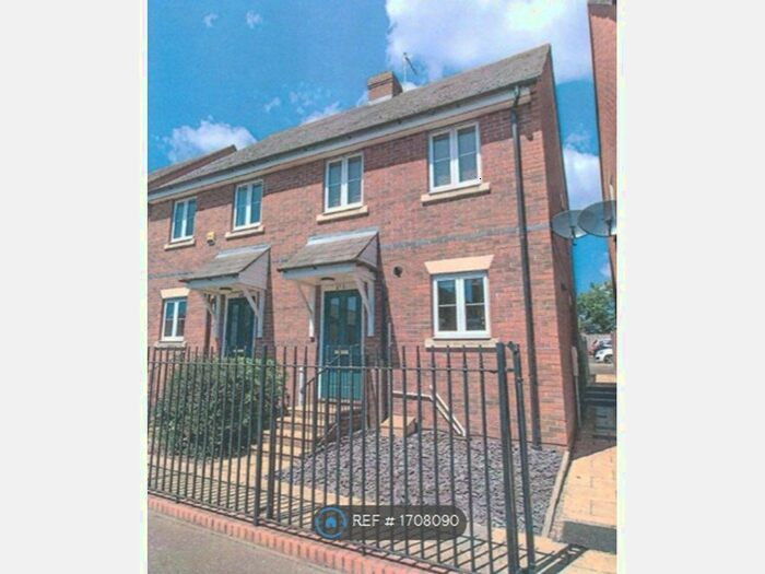 3 Bedroom Semi-Detached House To Rent In Harwich Road, Colchester, CO4