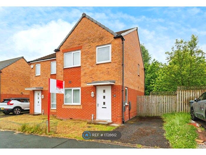 3 Bedroom Semi-Detached House To Rent In Metcombe Way, Manchester, M11