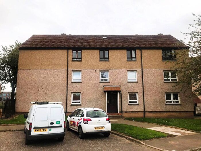 3 Bedroom Flat To Rent In Finlow Terrace, Dundee, DD4