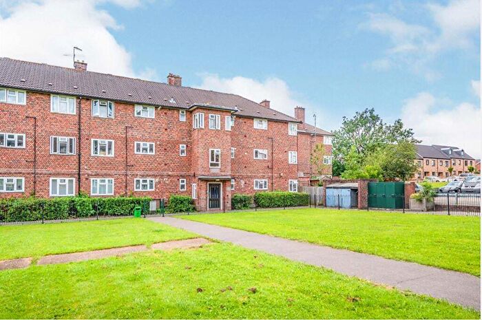 2 Bedroom Apartment To Rent In Nailsworth Crescent, Merstham, Redhill, RH1