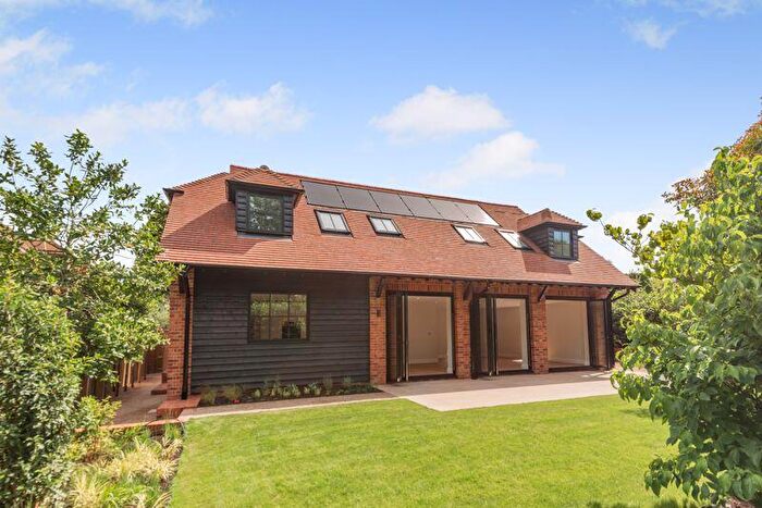 3 Bedroom Detached House For Sale In Blacksmith Lane, Chilworth, GU4