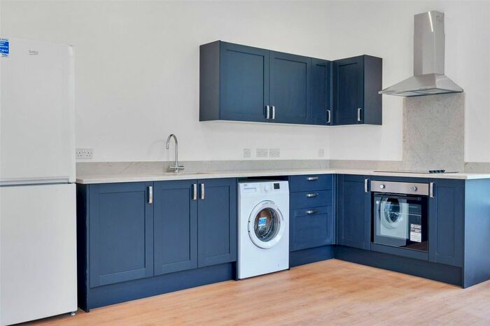 2 Bedroom Flat To Rent In King Street, Maidstone, Kent, ME14