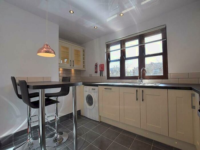 3 Bedroom Apartment To Rent In Elladene Park, Chorlton, M21