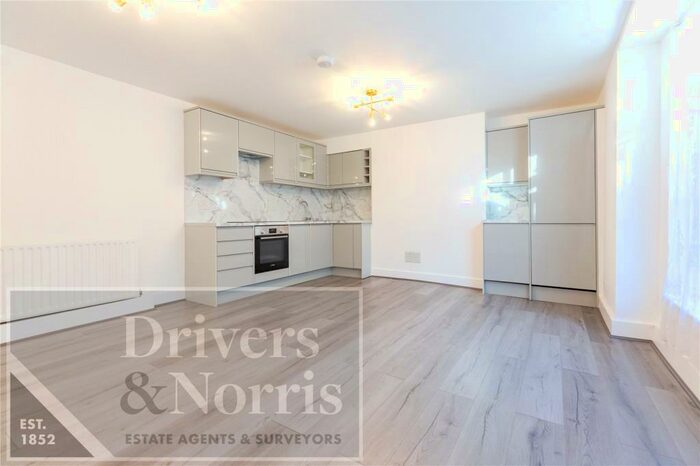 3 Bedroom Apartment To Rent In St John's Grove, Archway, London, N19