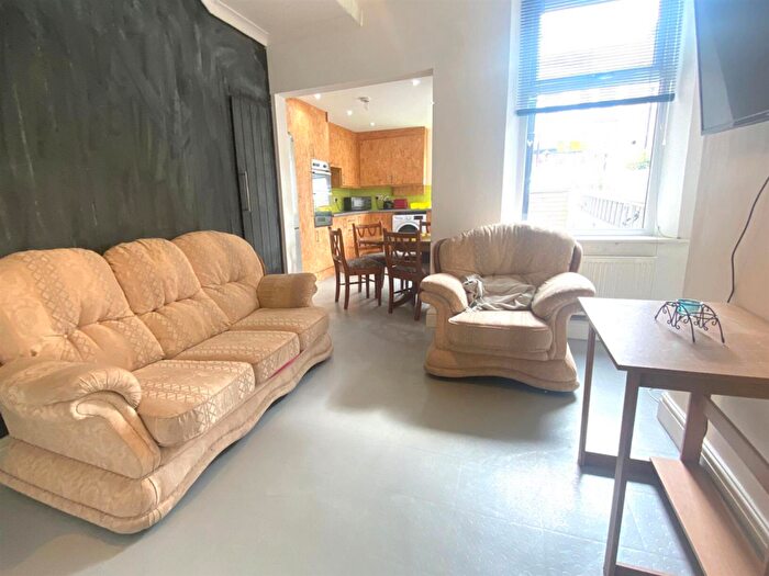 4 Bedroom Private Hall To Rent In Balmoral Road, Lancaster, LA1