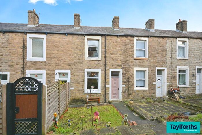 2 Bedroom Terraced House For Sale In Rosemount Avenue, Barnoldswick, BB18