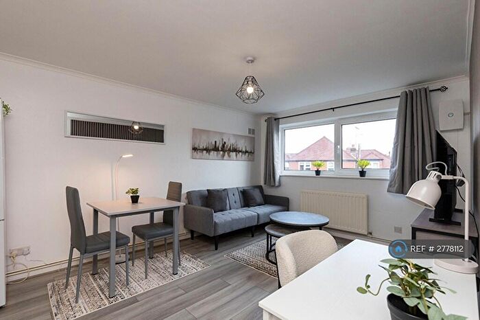 1 Bedroom Flat To Rent In Bishopric, Horsham, RH12