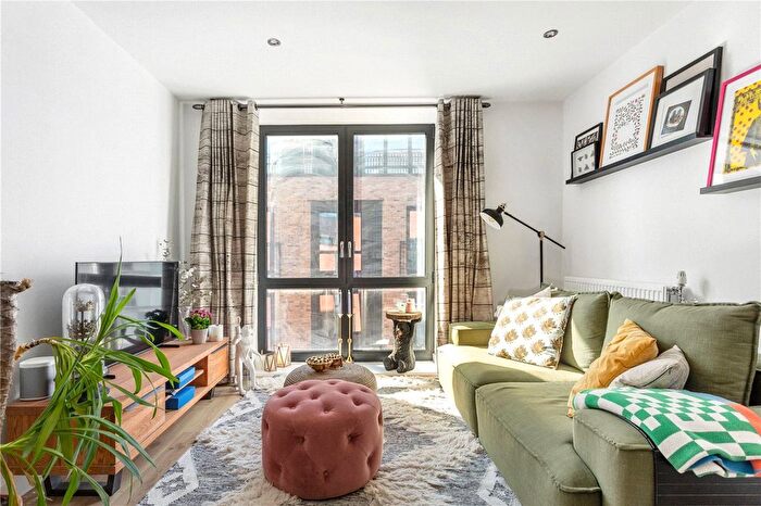 1 Bedroom Flat To Rent In Buckhurst Street, London, E2