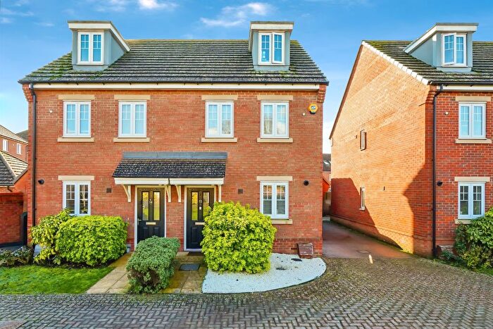 3 Bedroom Semi Detached House For Sale In Plover End, Didcot, OX11