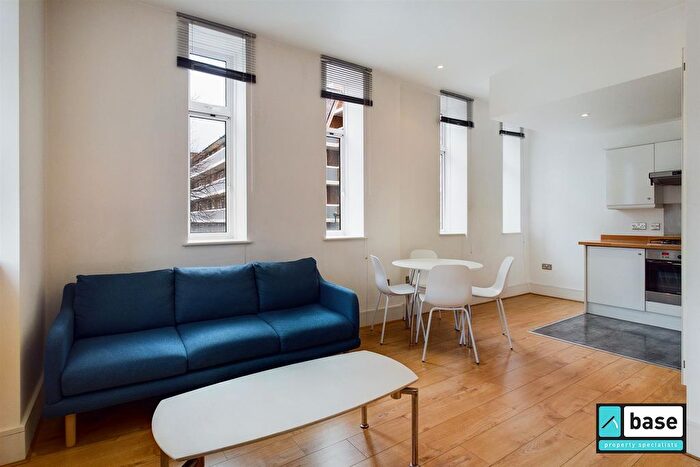 1 Bedroom Flat To Rent In Bernhard Baron House, Henriques Street, Aldgate, E1