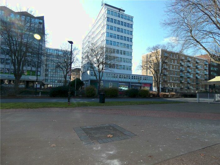 2 Bedroom Apartment For Sale In Victoria Avenue, Southend-on-Sea, Essex, SS2