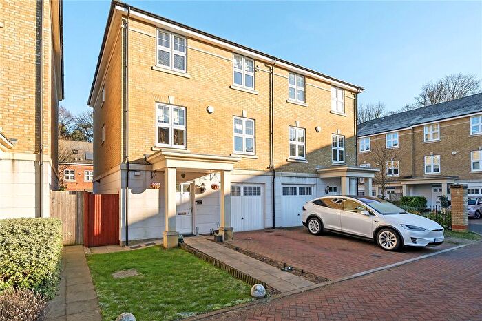 3 Bedroom Detached House For Sale In Woolman Road, Watford, Hertfordshire, WD17