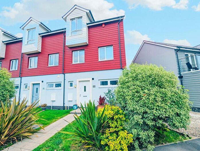 3 Bedroom Detached House For Sale In Bwlchygwynt, Llanelli, Carmarthenshire., SA15
